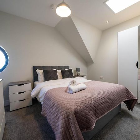 Three Bed Apartment Sleeps 5 In Botanic ベルファスト エクステリア 写真